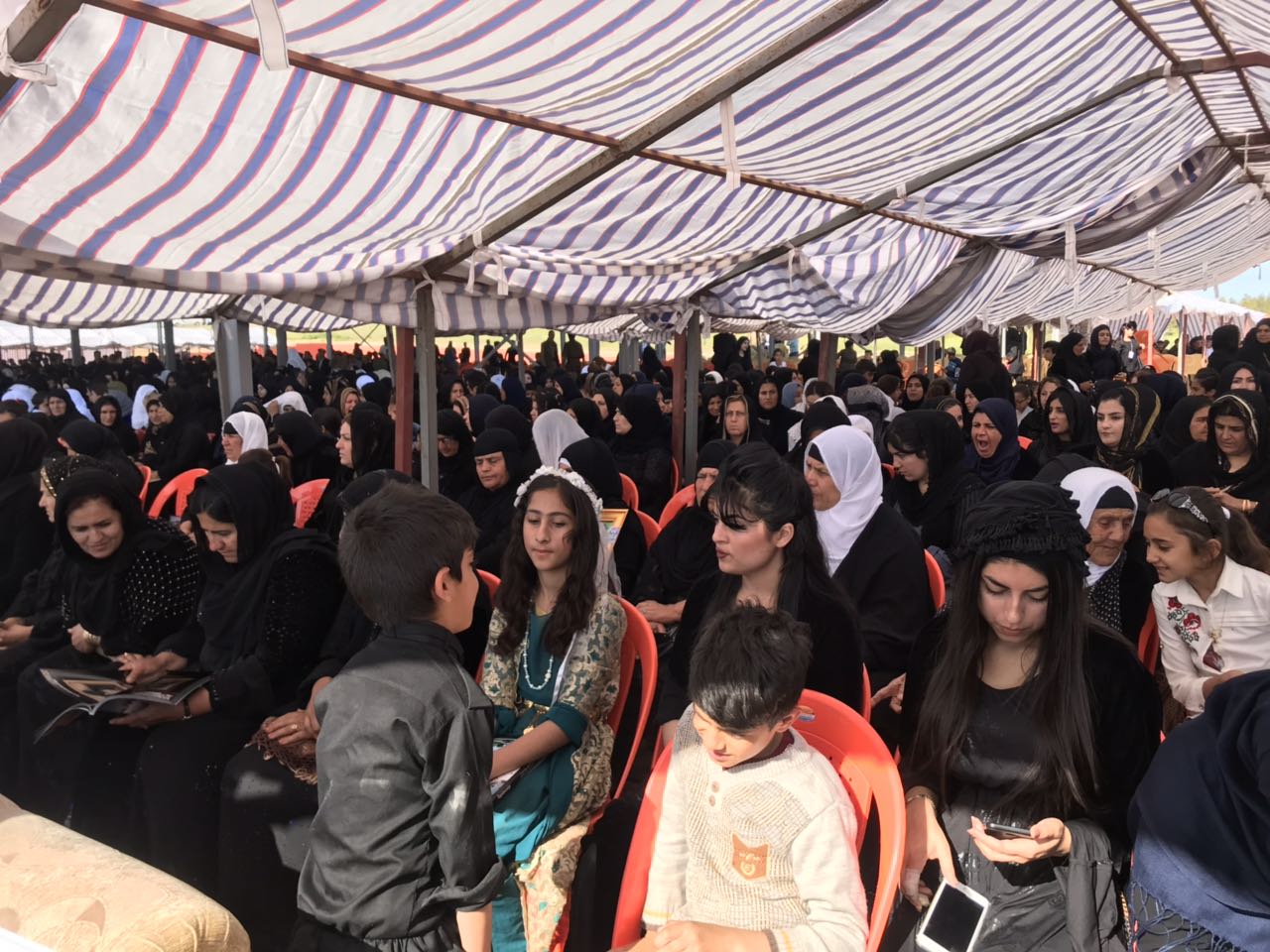 شماری از بازماندگان انفال در سی و یکمین مراسم سالیاد قربانیان انفال در منطقه گرمیان اقلیم کردستان، 25 فروردین 98 (عکس:K24)